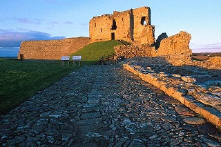 Duffus Castle: the approach